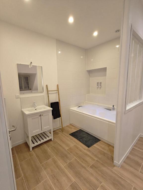 Suite romantique - jacuzzi privé, Wi-Fi & Netflix à Châtel - Apartamento De Un Dormitorio