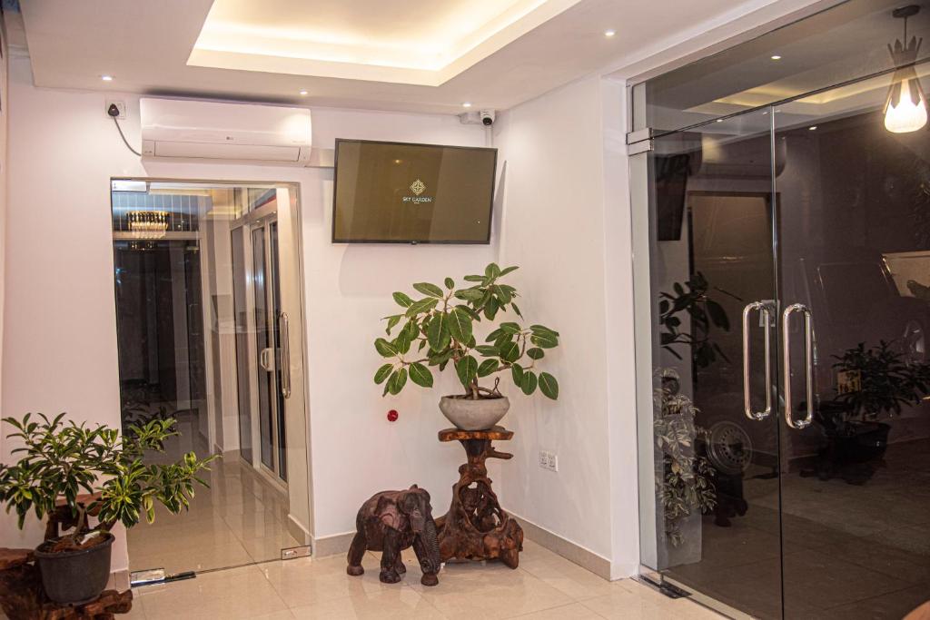 TV a/nebo společenská místnost v ubytování Sky Garden Hotel - KANDY