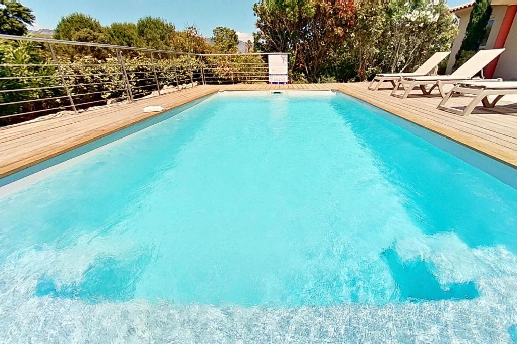 Villas CALA CORSA - 3 et 4 Chambres - CALA ROSSA Porto-Vecchio - Villas entièrement Climatisées avec Piscine Chauffée partagée et Piscines Privées - Internet gratuit - Superior Villa