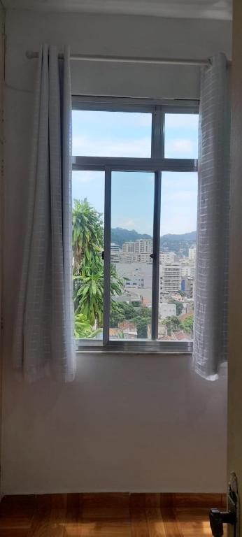 リオデジャネイロにあるGuest House em Botafogo - vista, tranquilidade e camas individuais em ambiente exclusivo para até 5 hóspedes -acesso somente por escadasのギャラリーの写真