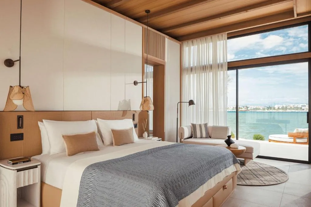 Riviera Suite - Seafront with private pool