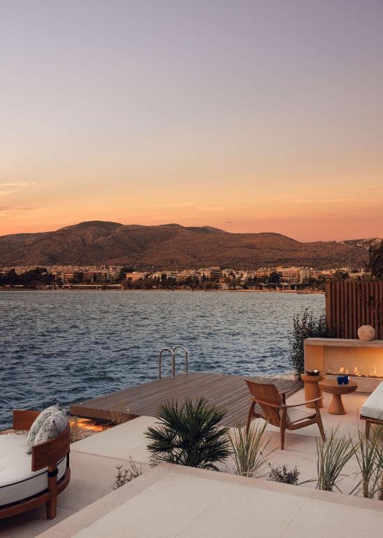 
Riviera Suite - Seafront with private pool
