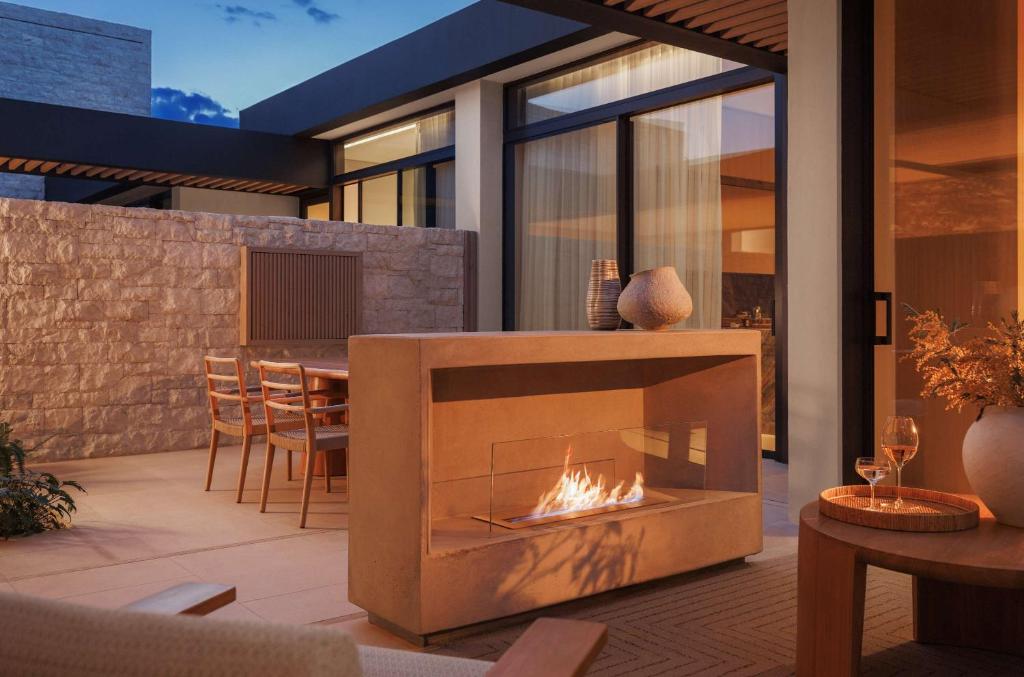 
Three-Bedroom Suite - Beachfront with private pool
