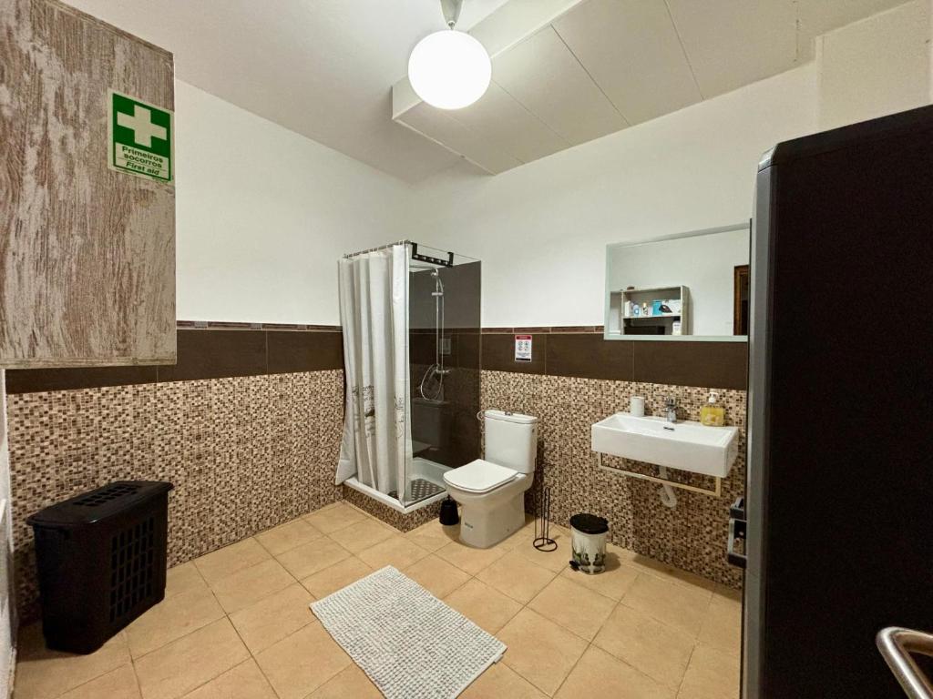 Uma casa de banho em Ocean Hill House