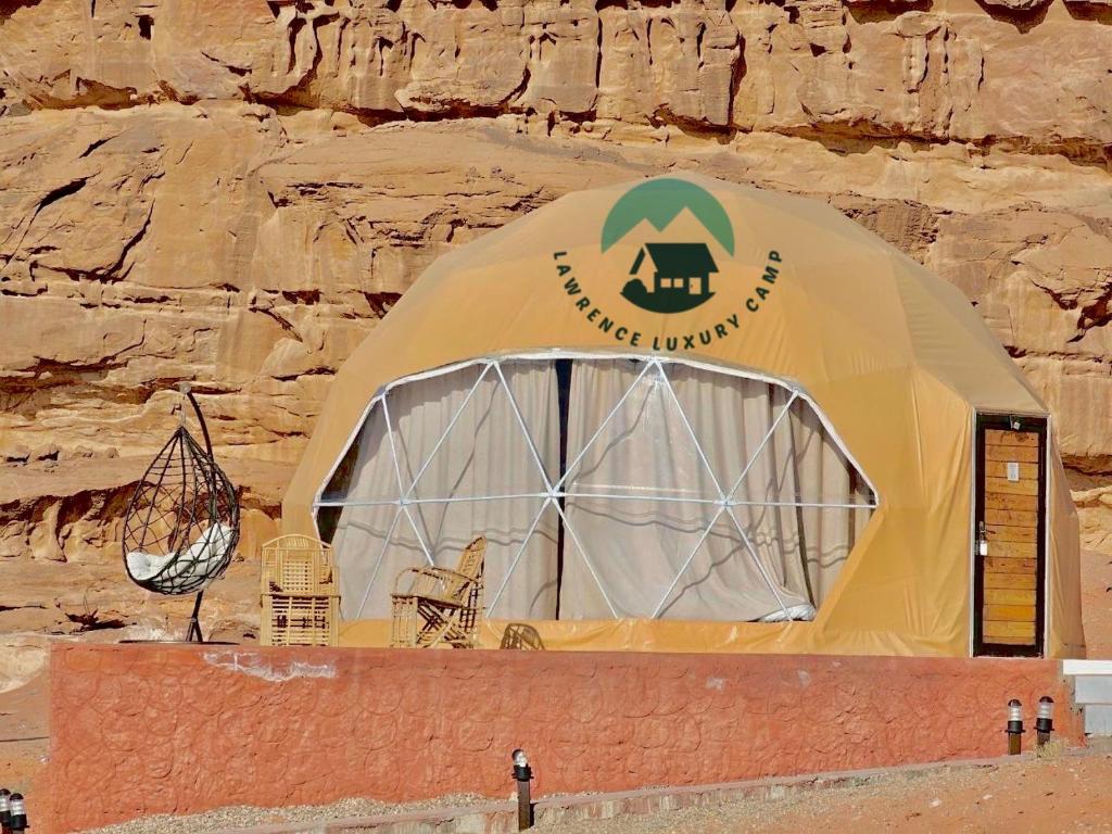 Certifikát, hodnocení, plakát nebo jiný dokument vystavený v ubytování Lawrence luxury camp