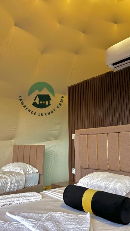 Postel nebo postele na pokoji v ubytování Lawrence luxury camp