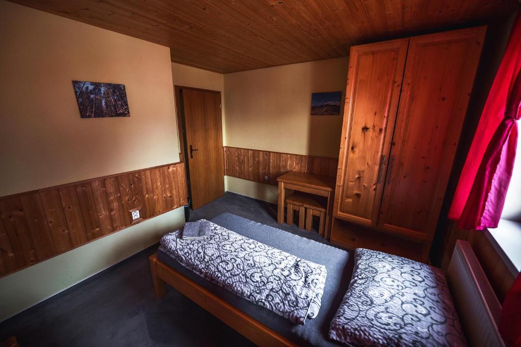 Postel nebo postele na pokoji v ubytování Chata Skalka