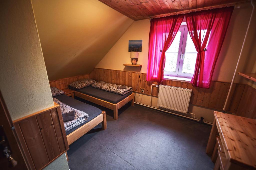 Postel nebo postele na pokoji v ubytování Chata Skalka