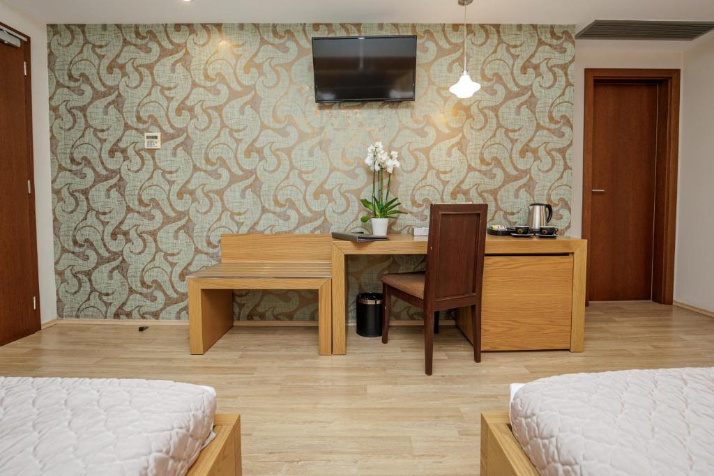 Postel nebo postele na pokoji v ubytování Sky Hotel Tirana