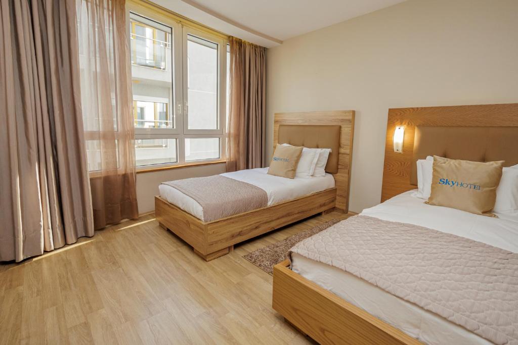 Postel nebo postele na pokoji v ubytování Sky Hotel Tirana