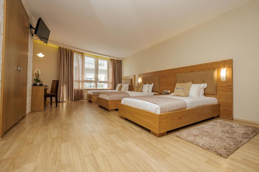 Postel nebo postele na pokoji v ubytování Sky Hotel Tirana