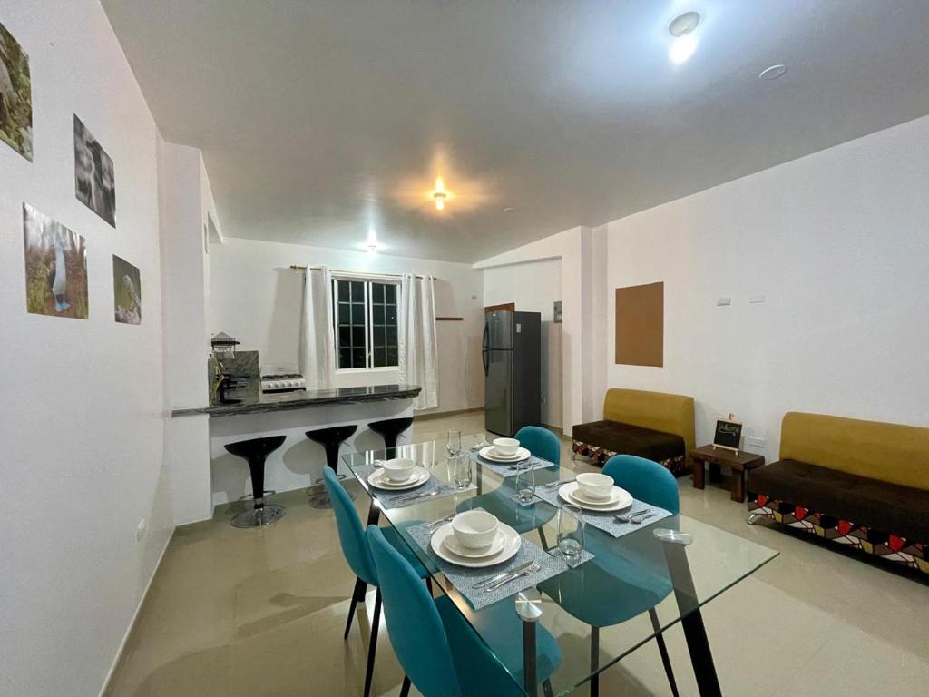 Una cocina o cocineta en Darwin's Hideaway