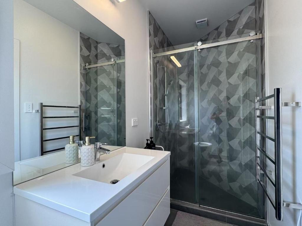 Modern Comfy 3 Bedrooms House in Chartwell - Resim 43