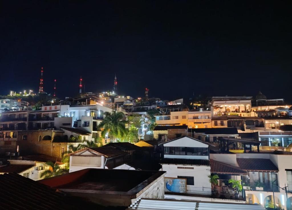 Nespecifikovaný výhled na destinaci Puerto Vallarta nebo výhled na město při pohledu z hostelu