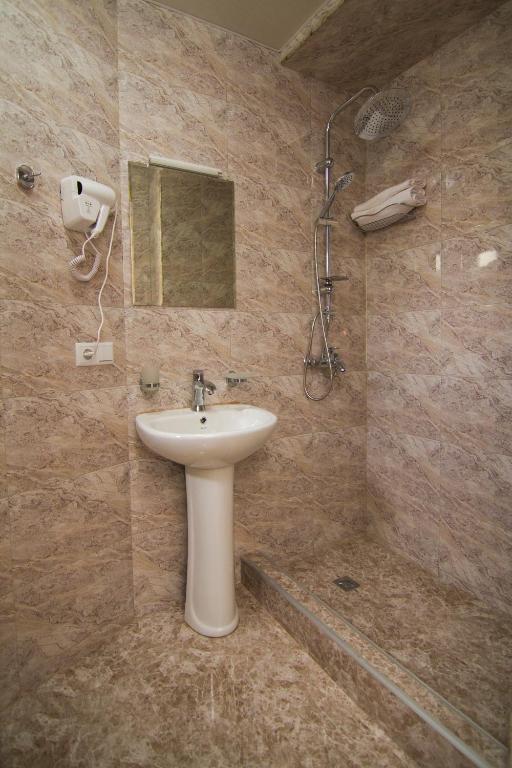 Koupelna v ubytování Hotel Care Inn