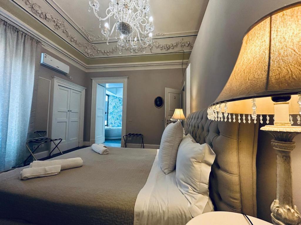 A bed or beds in a room at Acquadellarte B&B