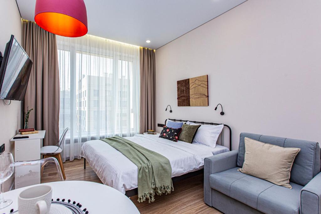 En eller flere senge i et værelse på ЖК ESTET, рядом MEGA Alma-Ata