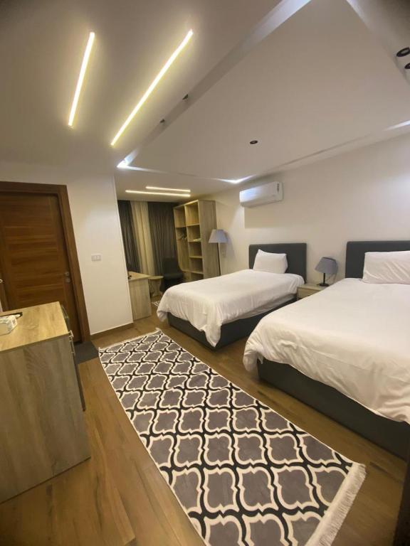 Postel nebo postele na pokoji v ubytování الحصرى Elhosary otel
