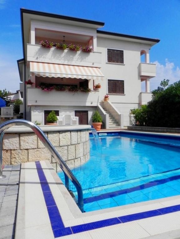 Villa MIRJAM Apartments