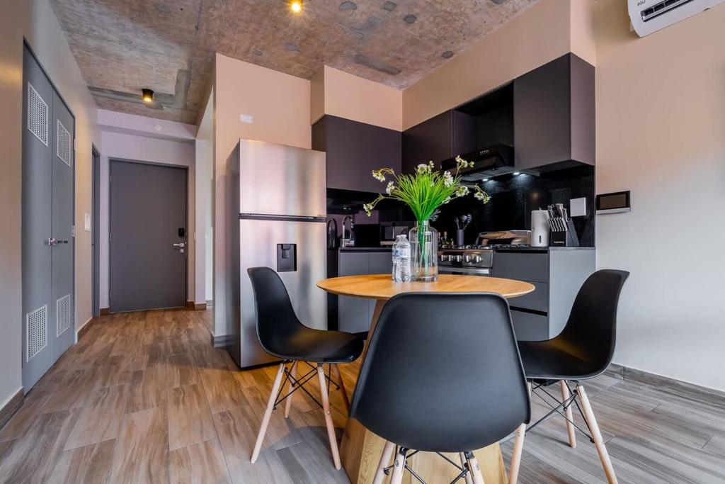 Kuchyň nebo kuchyňský kout v ubytování Centriqo by Wynwood House