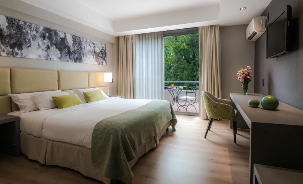 Cama ou camas em um quarto em Portal Plaza Suites