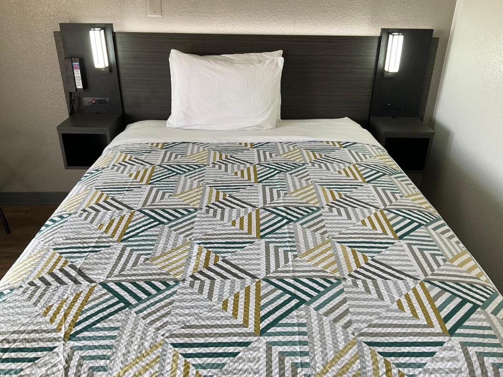 Motel 6-Odessa, TX - Habitación Con Cama Grande - No Fumadores