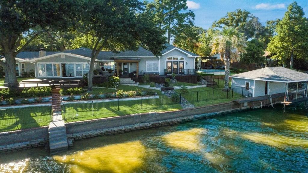 Zahrada ubytování Payne Springs Paradise with Pool and Hot Tub!