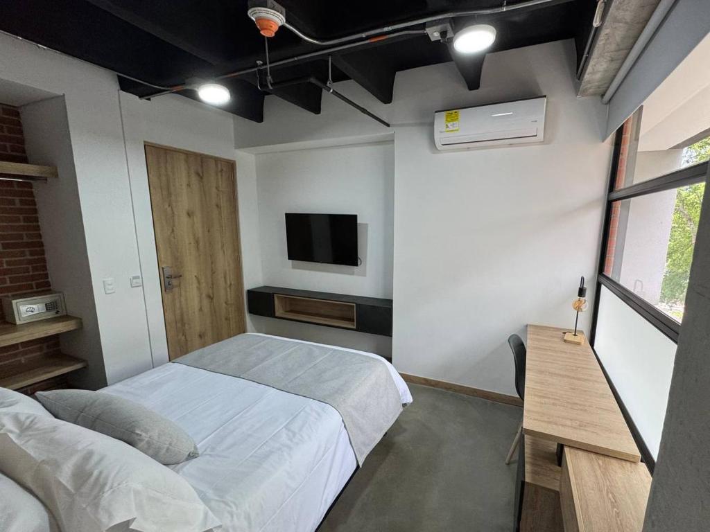 Postel nebo postele na pokoji v ubytování Akela Park Hotel