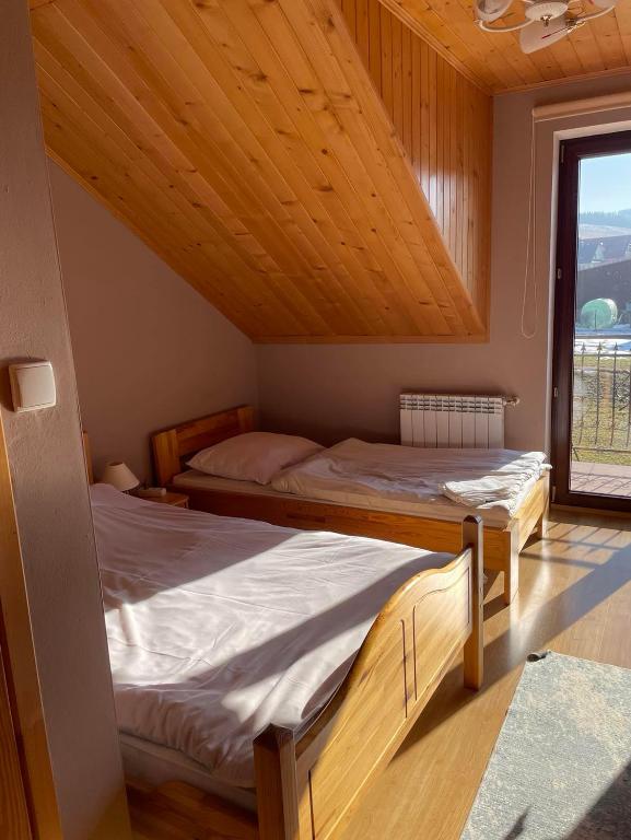 Posteľ alebo postele v izbe v ubytovaní Pod Świerkami - pokoje