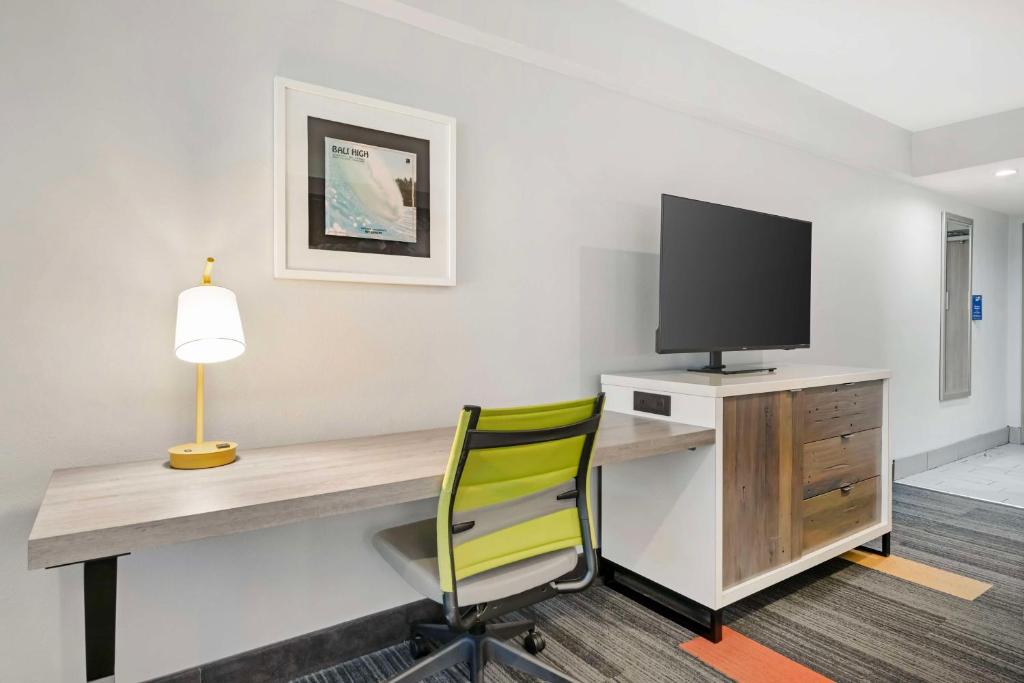 Best Western Oceanfront - King Room With City View