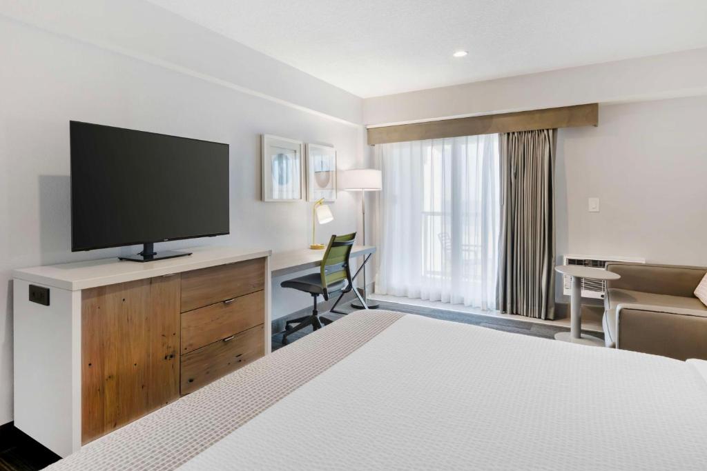 Best Western Oceanfront - King Room - Ocean Front - Non-Smoking