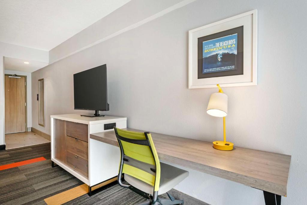 Best Western Oceanfront - Queen Room - Non-Smoking