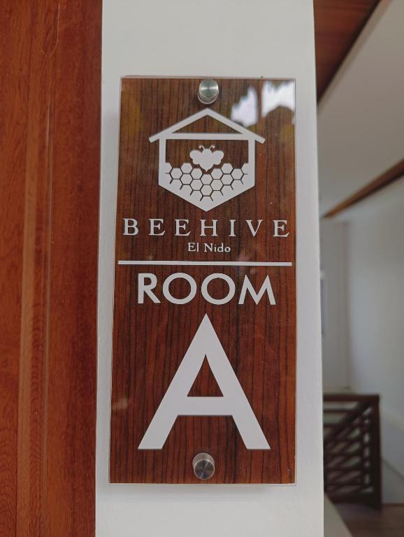 Certifikát, hodnocení, plakát nebo jiný dokument vystavený v ubytování Beehive El Nido