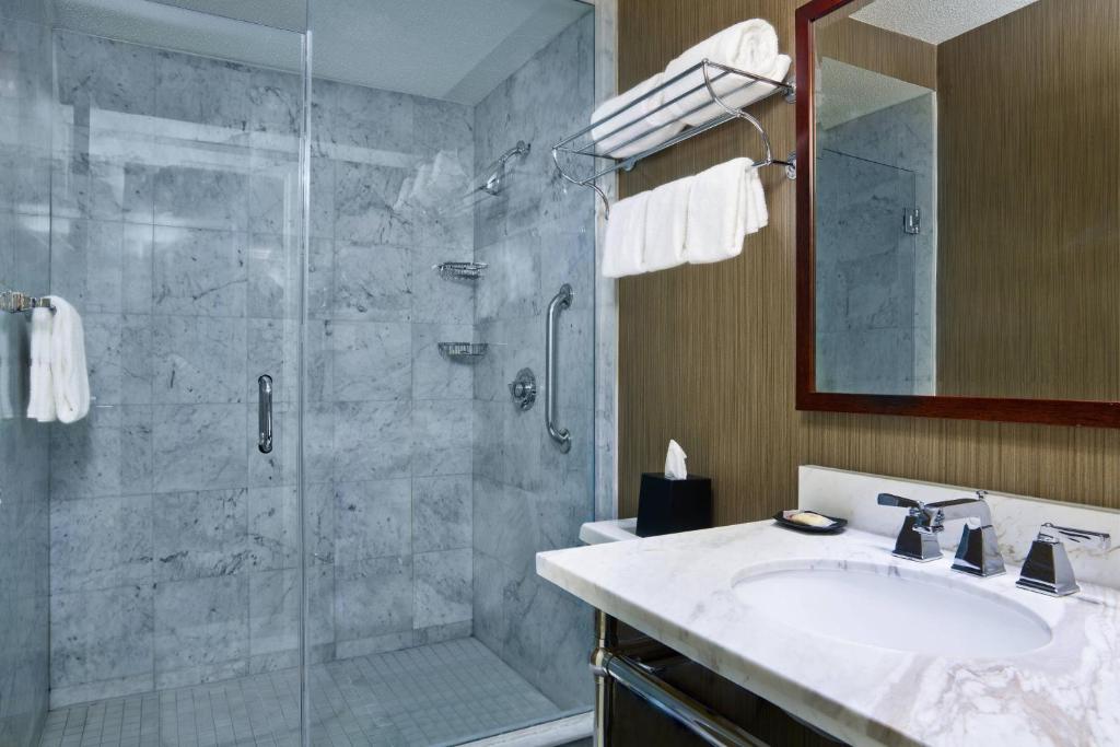 Koupelna v ubytování Sheraton Philadelphia University City Hotel