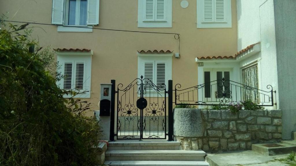 Apartments with a parking space Losinj, Losinj - 23816