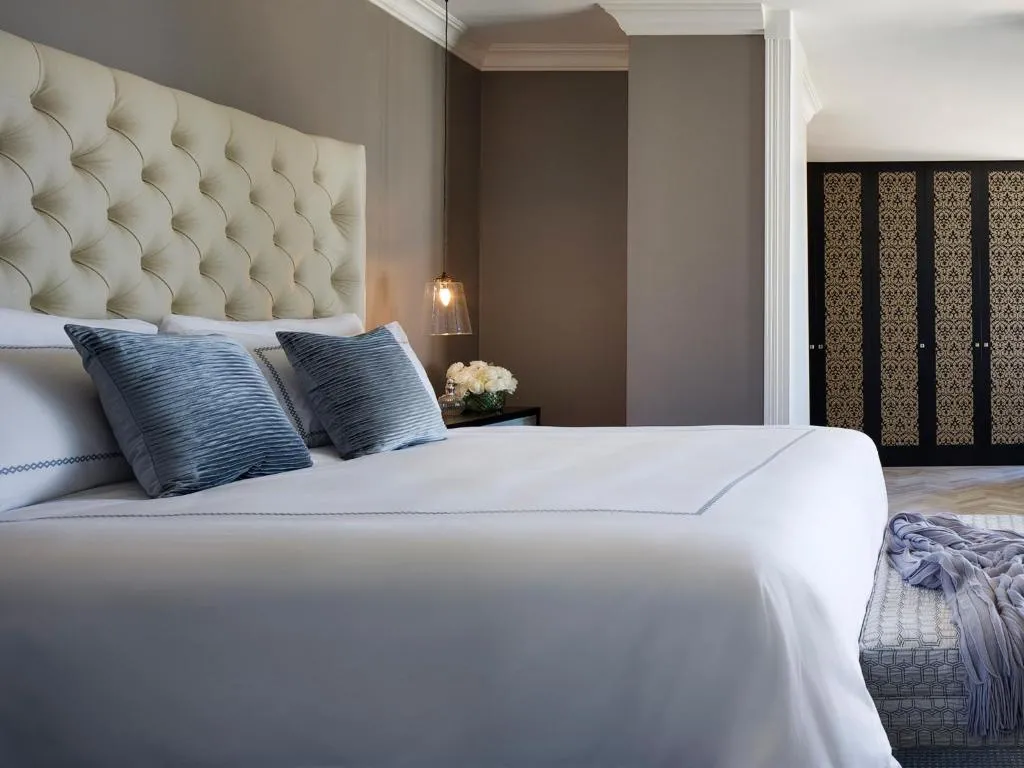 One-Bedroom Opera Royal Club Suite