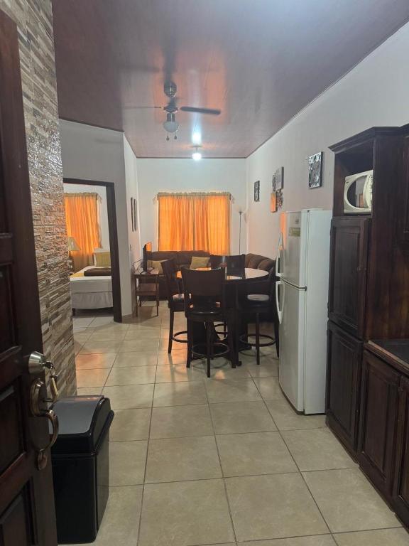 Kuchyň nebo kuchyňský kout v ubytování Apartamentos del Puerto