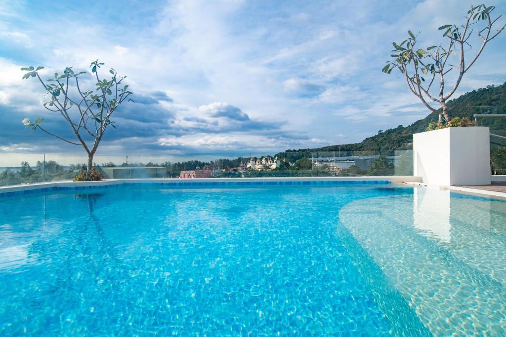 Bazén v ubytování Japanese-Style Condo close Kamala Beach nebo v jeho okolí