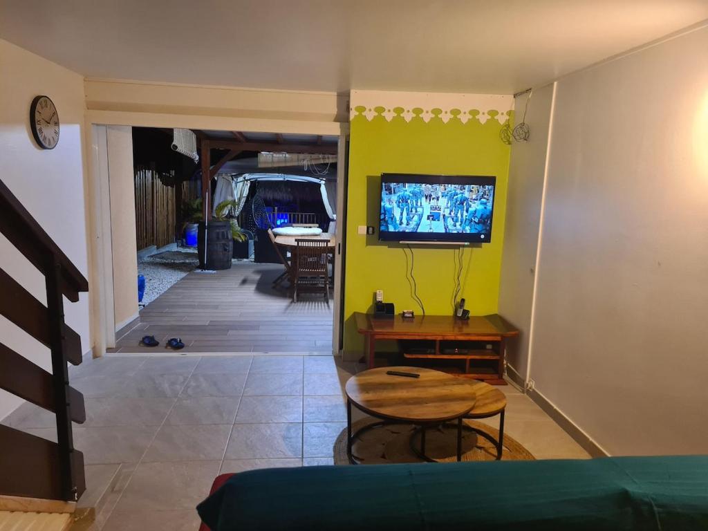 TV o dispositivi per l'intrattenimento presso Villa Kasanaco avec vue sur la mer