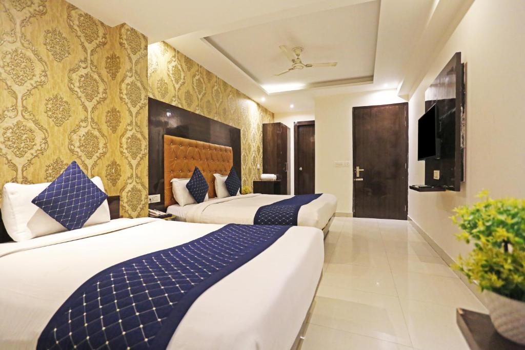 Postel nebo postele na pokoji v ubytování Hotel Iconic Suite - Near Delhi Airport