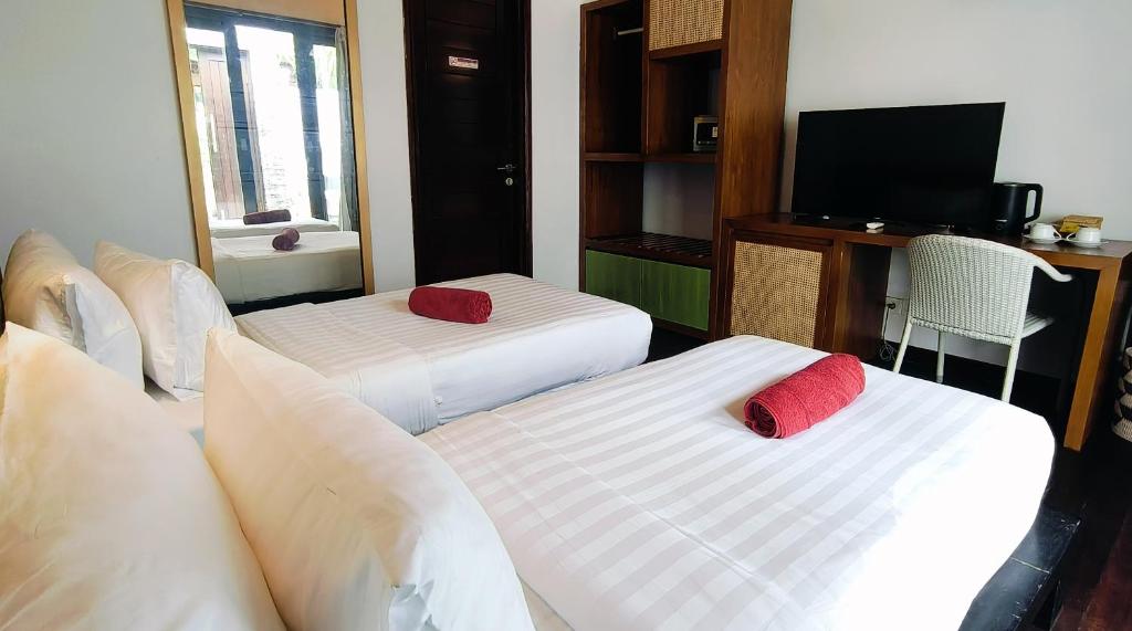 Postel nebo postele na pokoji v ubytování The Trawangan Resort