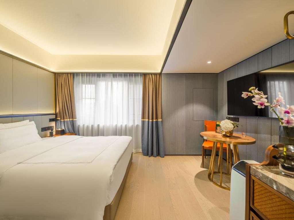Postel nebo postele na pokoji v ubytování Donghu Collection Hotel