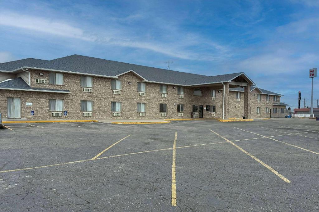 Super 8 by Wyndham Cozad photo