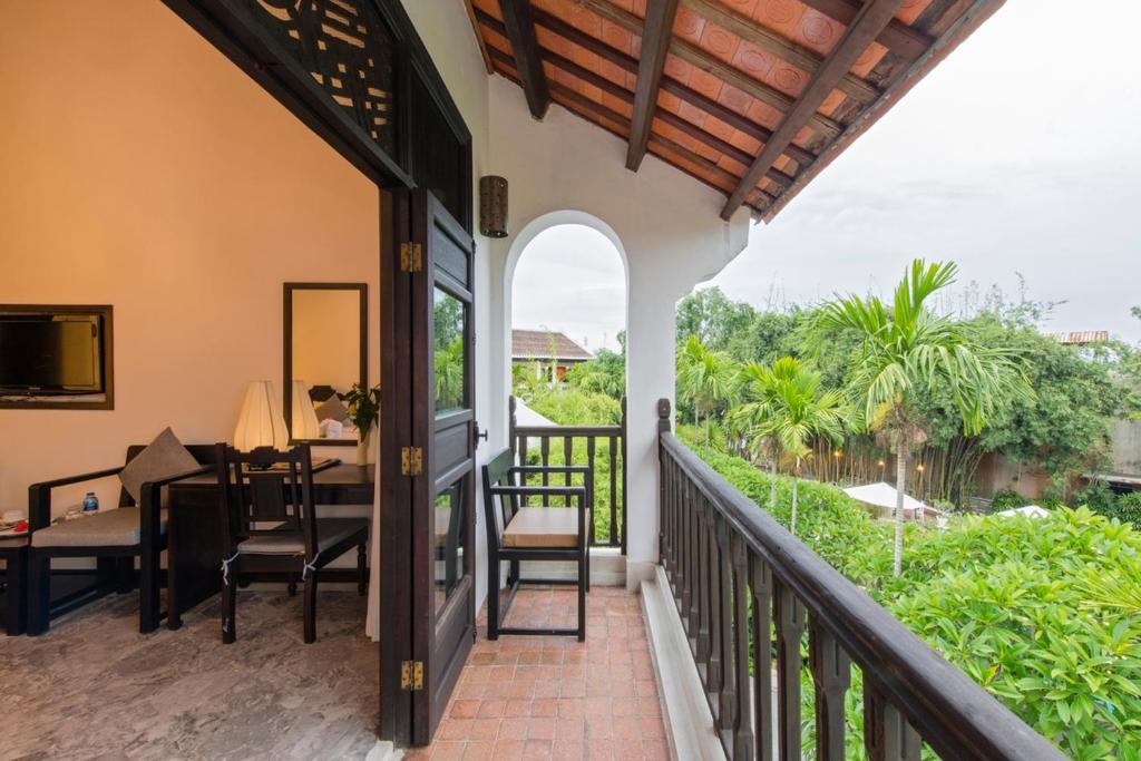 Balkón nebo terasa v ubytování Hoi An Ancient House Resort & Spa