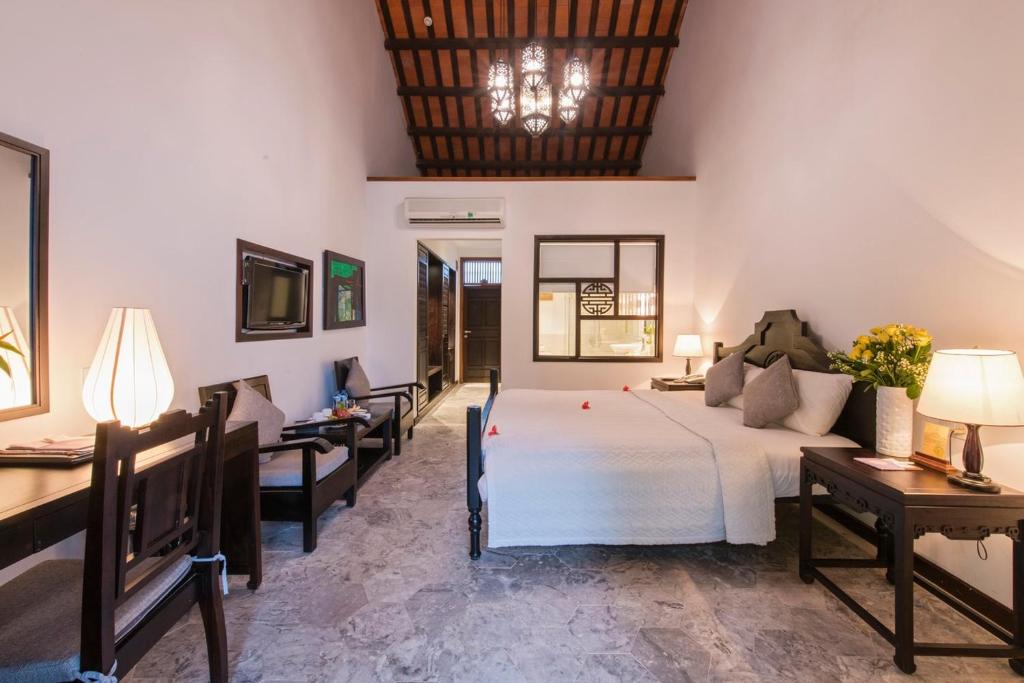 Deluxe Pool and Garden view room inclusive 60 minute Body treatment