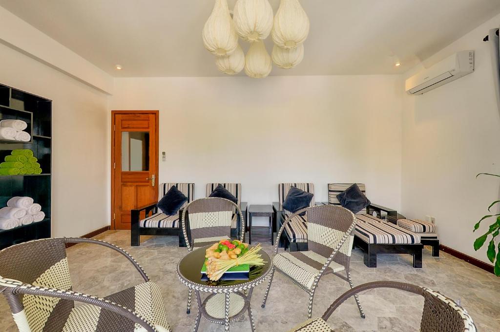Deluxe Pool and Garden view room inclusive 60 minute Body treatment