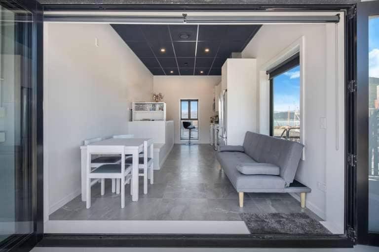 Χώρος καθιστικού στο Close to City, Ferry with great views and free park