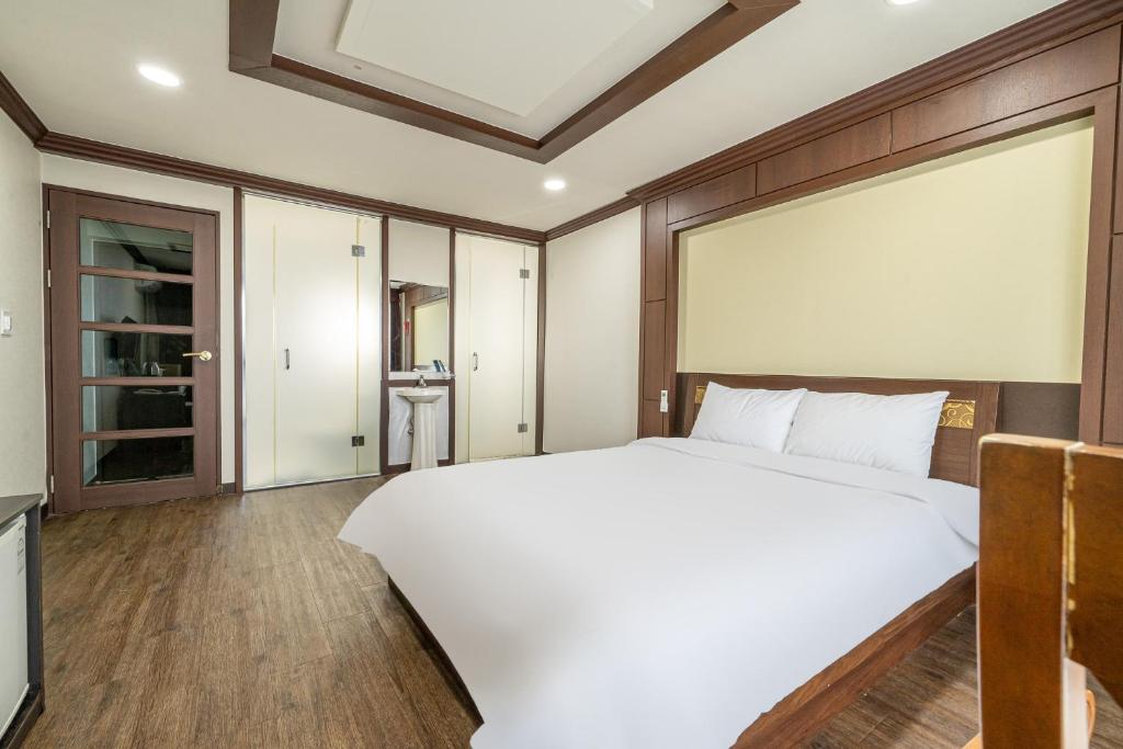 Postel nebo postele na pokoji v ubytování Mobydick Hotel