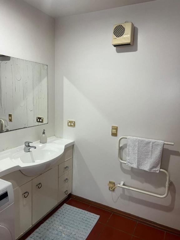 Koupelna v ubytování Affordable Double Room Walking Distance to Town