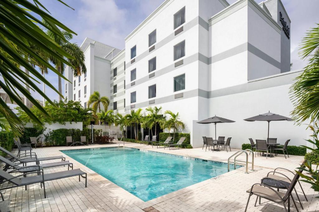 Bazén v ubytování Fairfield Inn & Suites by Marriott Delray Beach I-95 nebo v jeho okolí